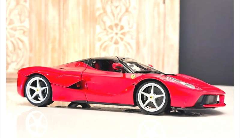 Ferrari La Ferrari 1:18 Burago Die Cast