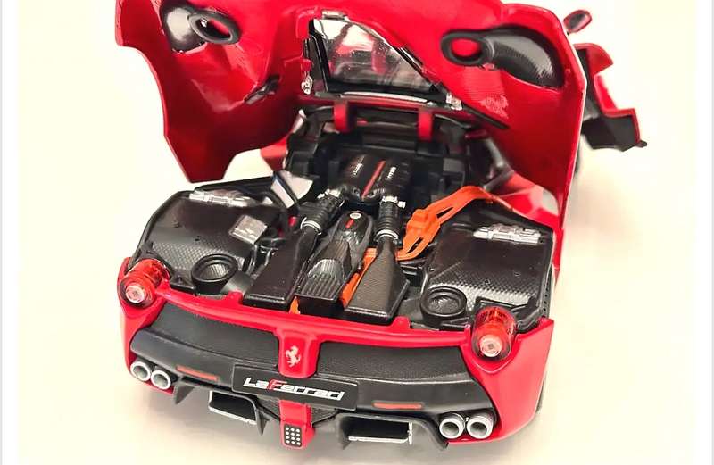 Ferrari La Ferrari 1:18 Burago Die Cast
