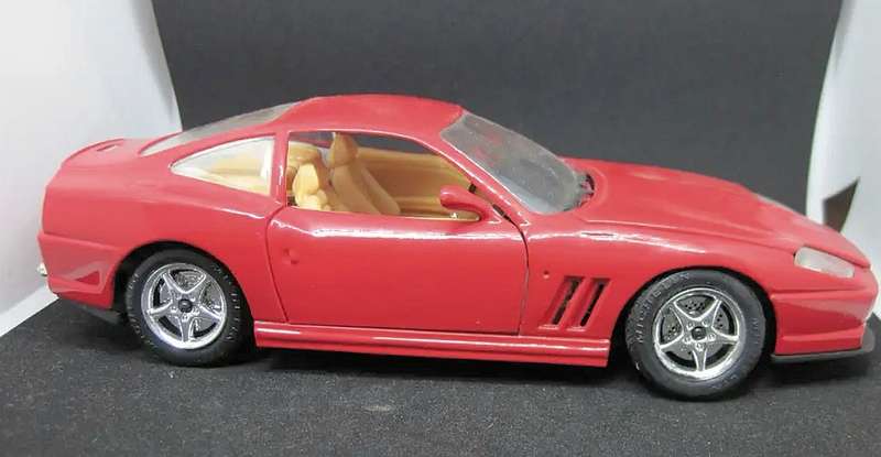 DIE CAST 1996-2002 FERRARI 550 Maranello (1/24)