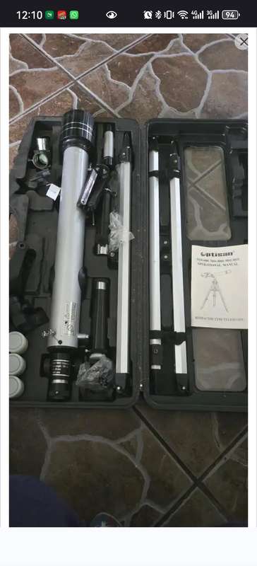 REFRACTOR TYPE TELESCOPE (COMPLETE SET WITH TRIPOD)IN CASE-MINT CONDITION