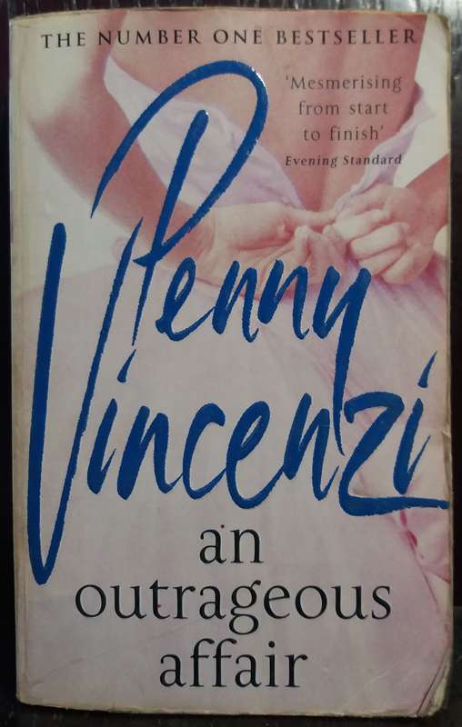An outrageous Affair - Penny Vincenzi (Small Paperback)