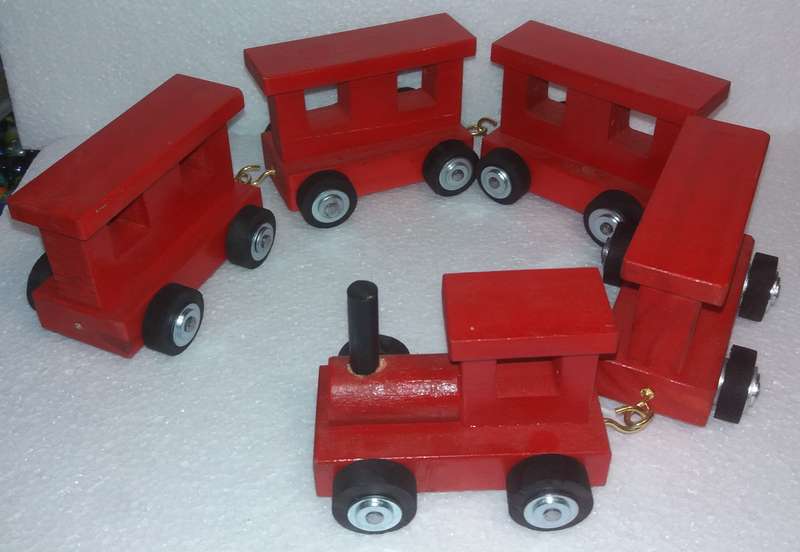 5 Piece Red Wooden Push and Pull Toy Train (Red)