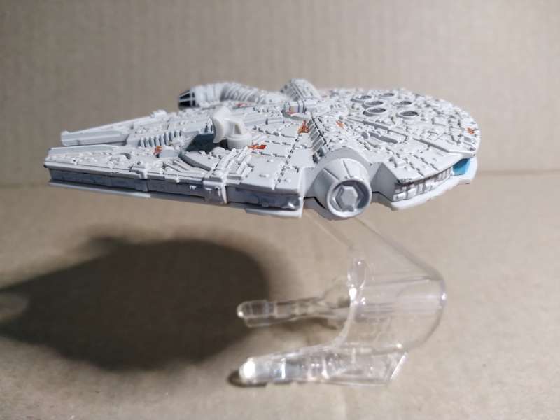 Hotwheels: 2014 Star Wars Star-Ship Millennium Falcon & Flight Navigator (Finger Fighter).