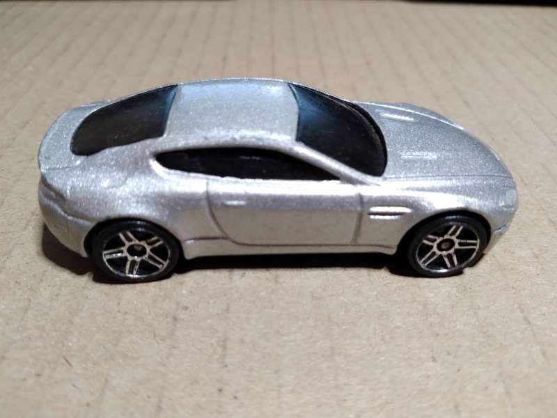 Hotwheels: Aston Martin V8 Vantage (2008 All Stars)