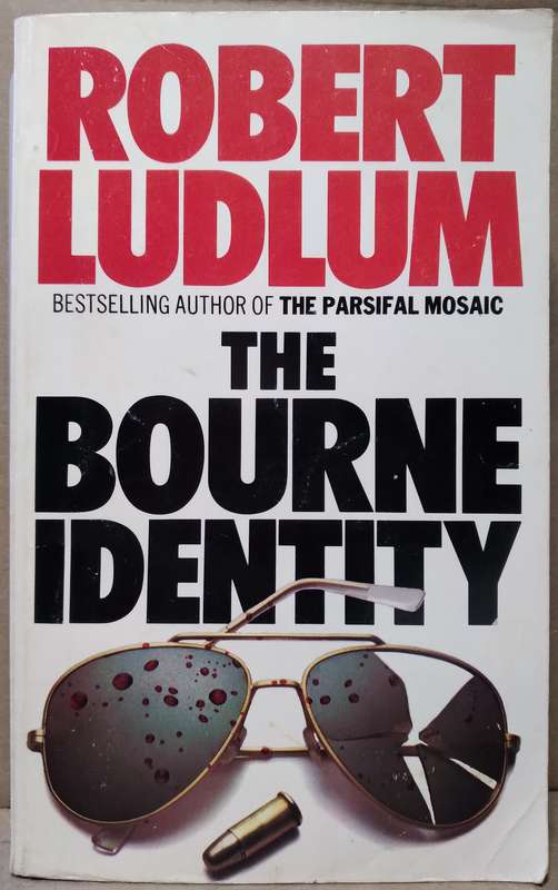 The Bourne Identity - Robert Ludlum (Small Paperback)