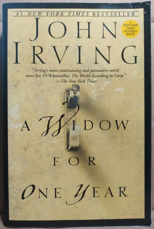 A Widow for One Year - John Irving (Medium Paperback)