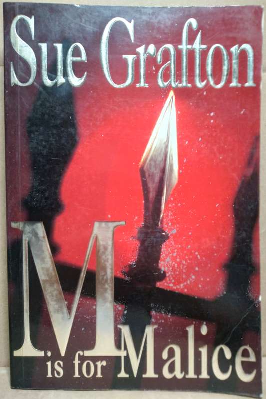 M is for Malice - Sue Grafton (Large Papetback)