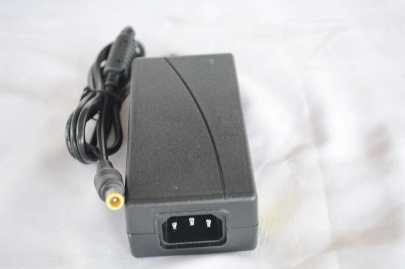 Samsung Laptop chargers, 14V, 5A, 5*4.5 pin
