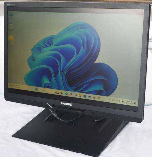 phillips lcd, model  225B, 22` inch, vga, dvi, X2 usb Ports, Firewire, Audio in