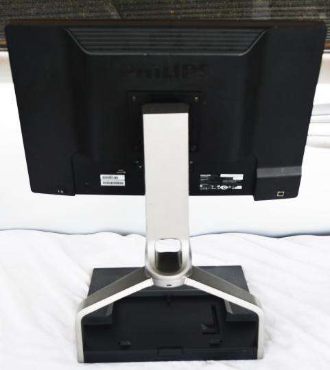 phillips lcd, model  225B, 22` inch, vga, dvi, X2 usb Ports, Firewire, Audio in