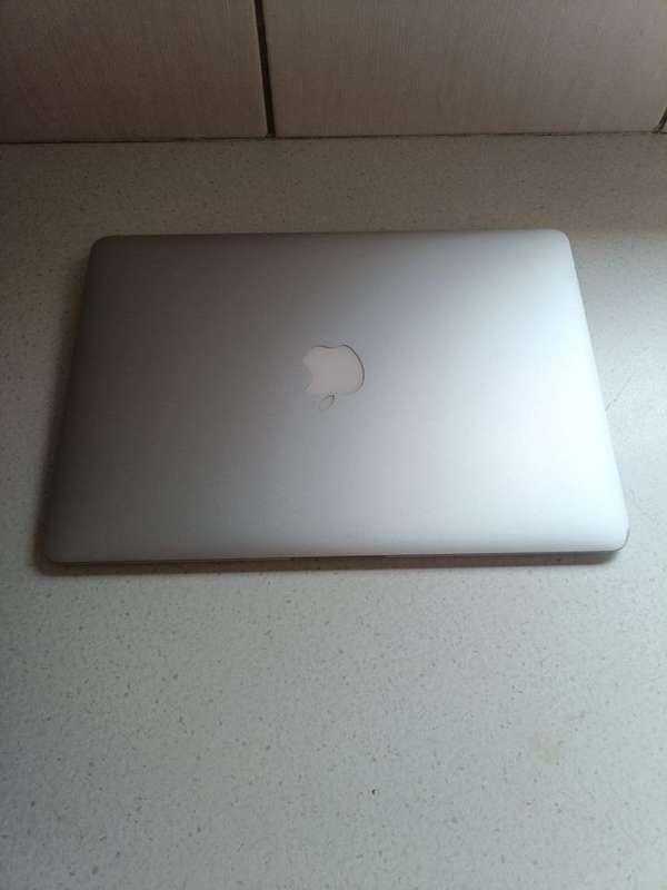 Apple Macbook Air Early 2014 Model | 256 SSD | Core i5 | Ram 4 GB | 11 Inch HD Graphics