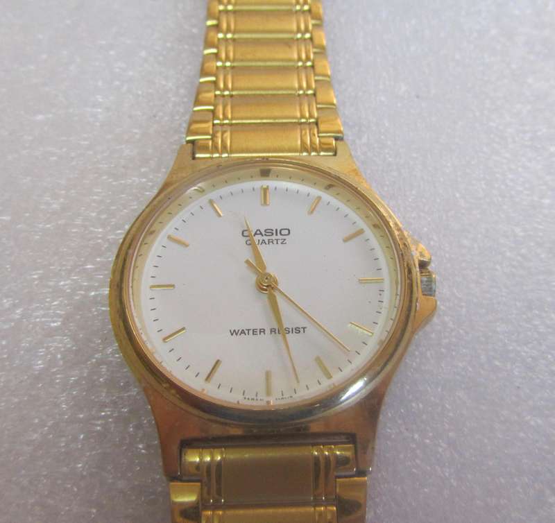 Vintage Casio Quartz Watch: 1360 MTP-1016