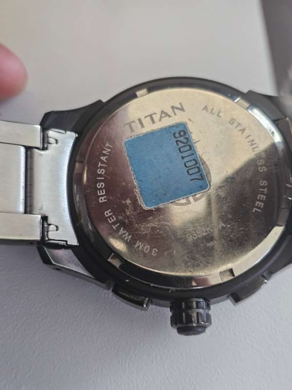 Titan Men's watch model: 10435LOIR