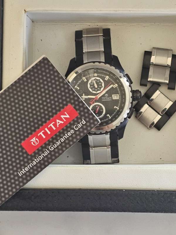 Titan Men's watch model: 10435LOIR