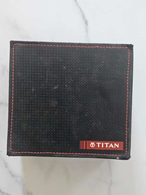 Titan Men's watch model: 10435LOIR
