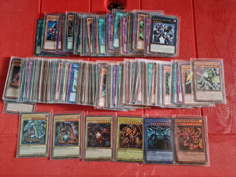 Lot of 200 yugioh cards