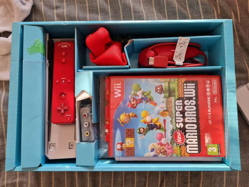 Nintendo Wii 25th anniversary edition working.