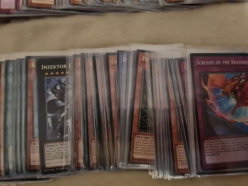 Lot of 300 yugioh cards