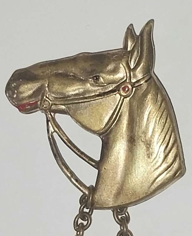 Vintage golden color Horse Head with a chain and a Horseshoe Clasp brooch