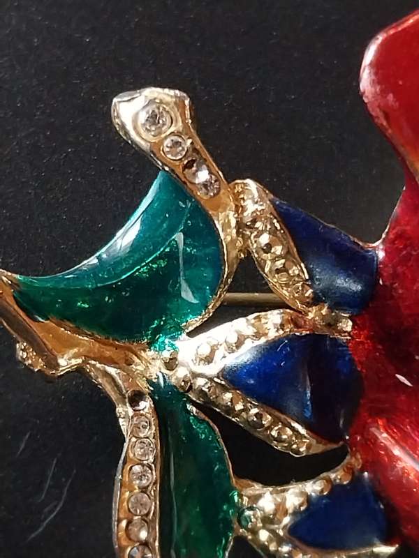 Cosmetic Mid Twenty Century Enamel Rose Brooch with a High-Quality Rhinestone