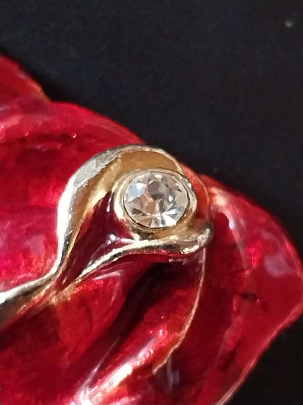 Cosmetic Mid Twenty Century Enamel Rose Brooch with a High-Quality Rhinestone