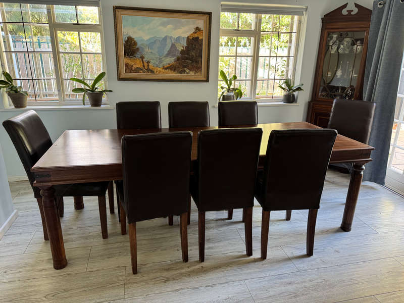 Weatherleys plantation style 8 seater imbuia dining room table