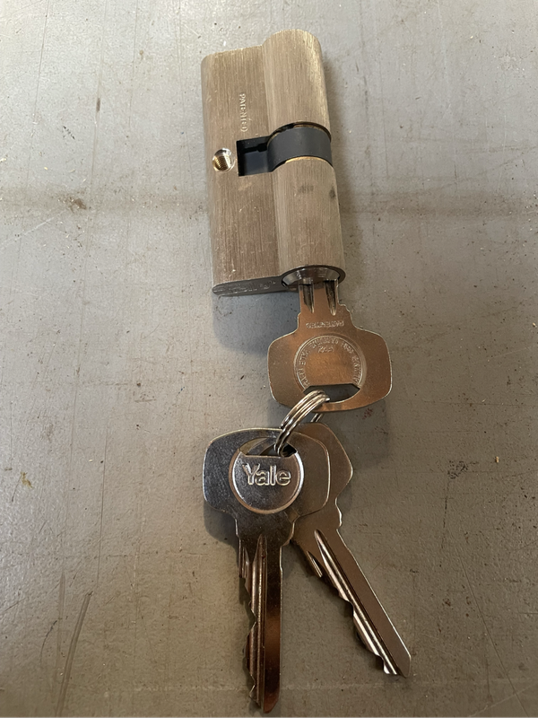 Yale Cylinder lock