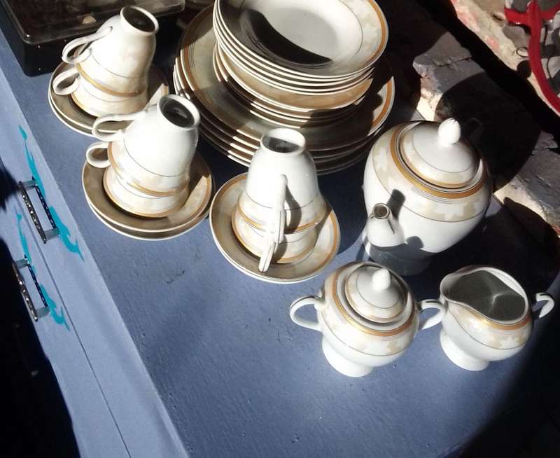 Le Morgan gold Supreme fine Porcelain Dinner Set