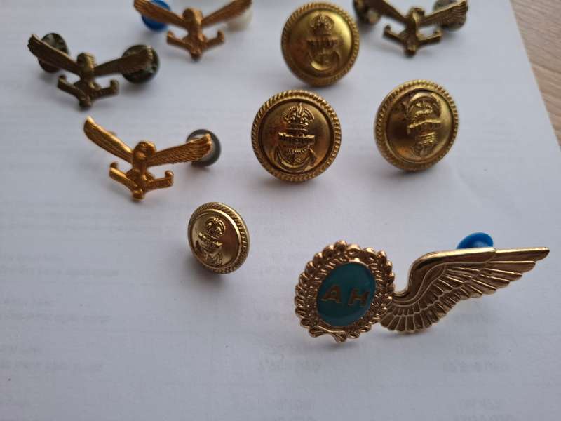 SAAF / SA Navy metal badges and buttons