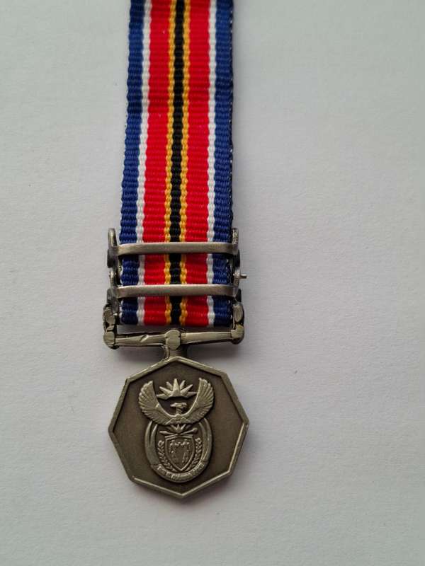 SANDF - Tshumelo Ikatelaho medal with clasp - miniature