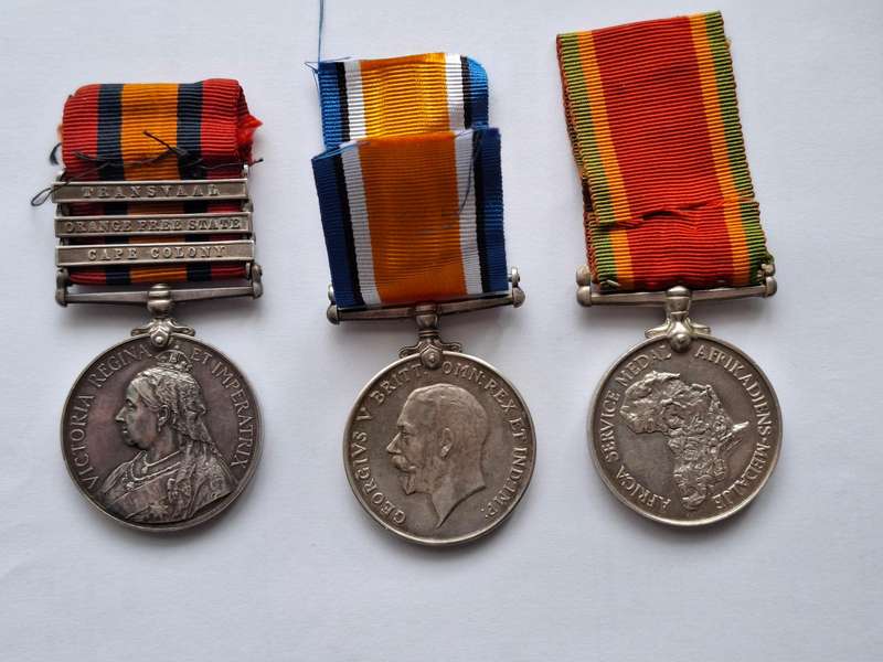 QSA / WW1 / WW2 medals (Not group read the description)