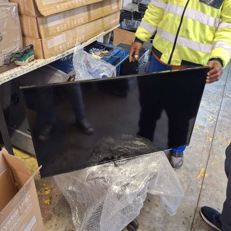 Samsung 40-Inch LED TV (Model HG40AD690DK) - USED