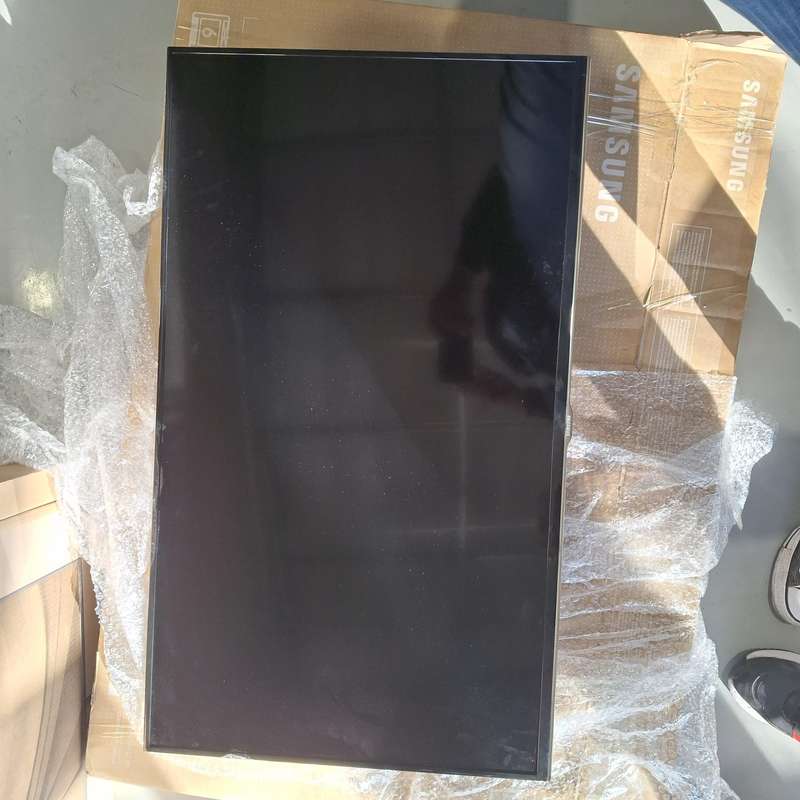 Samsung 40-Inch LED TV (Model HG40AD690DK) - USED