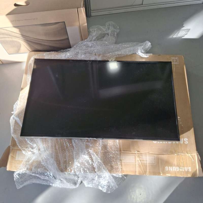 Samsung 40-Inch LED TV (Model HG40AD690DK) - USED