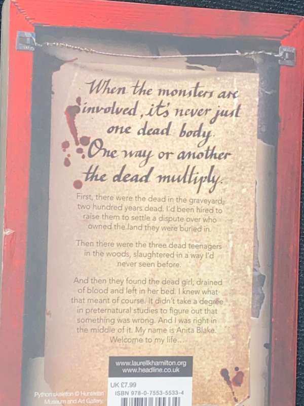BLOODY BONES BY LAURELL K. HAMILTON AN ANITA BLAKE VAMPIRE HUNTER NOVEL