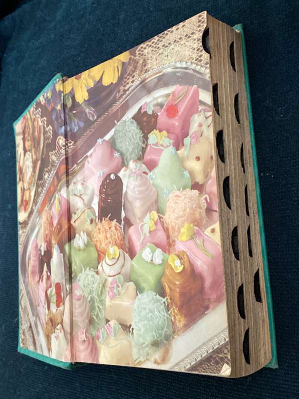 THE AMERICAN WOMAN'S COOKBOOK EDITEDBY RUTH BEROLHEIMER