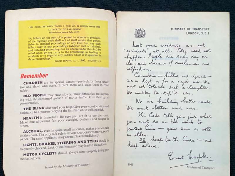 THE HIGHWAY CODE INCLUDING MOTORWAY RULES VINTAGE BOOKLET