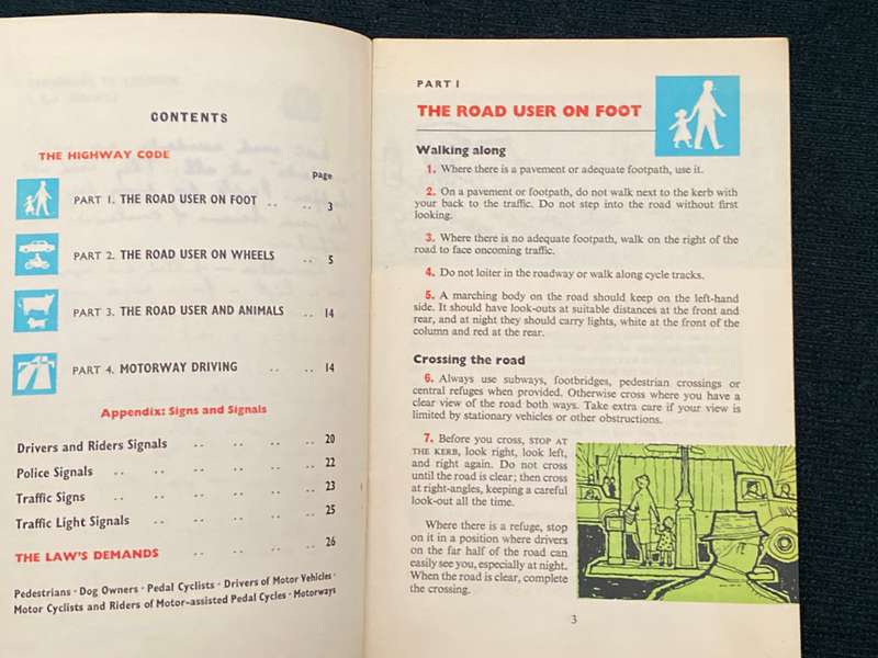THE HIGHWAY CODE INCLUDING MOTORWAY RULES VINTAGE BOOKLET