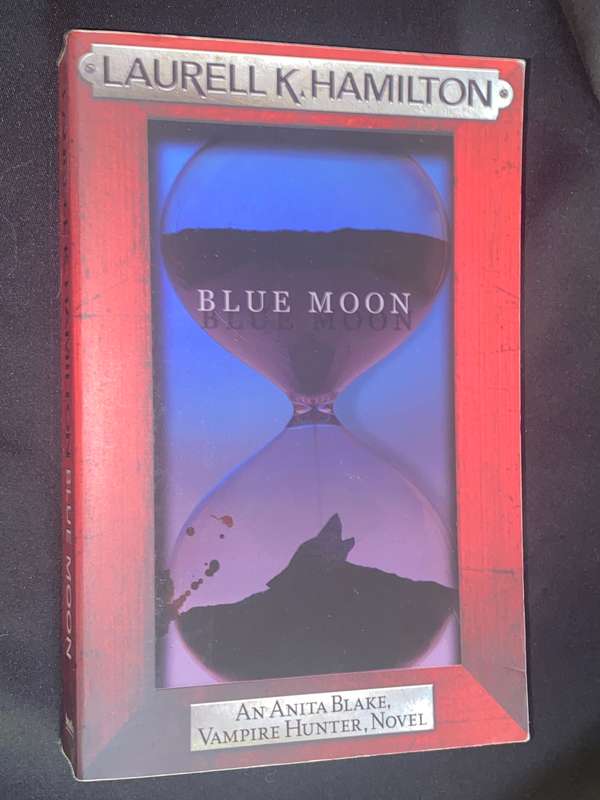 BLUE MOON BY LAURELL K. HAMILTON AN ANITA BLAKE VAMPIRE HUNTER NOVEL