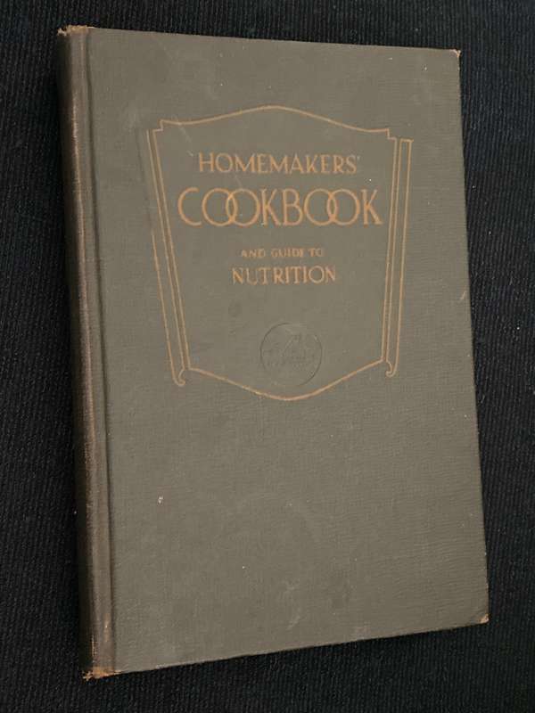 HOMEMAKERS COOKBOOK AND GUIDE TO NUTRITION 1946