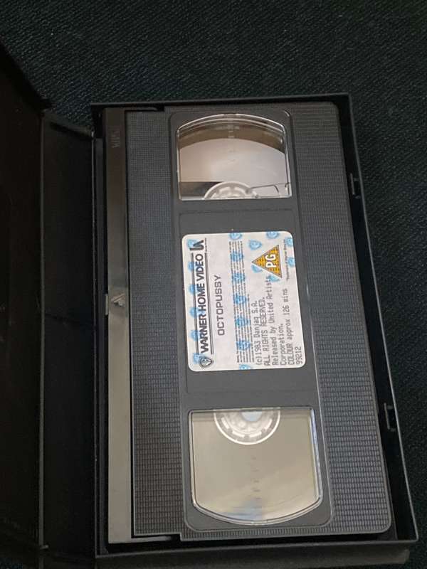 JAMES BOND OCTOPUSSY VHS