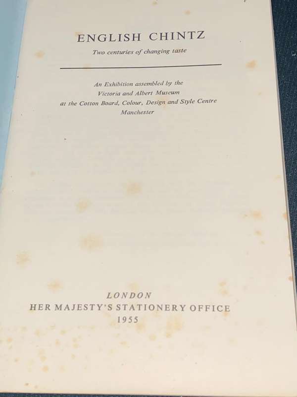 CATALOGUE OF AN EXHIBITION OF ENGLISH CHINTZ TWO CENTURIES OF CHANGING TASTE
