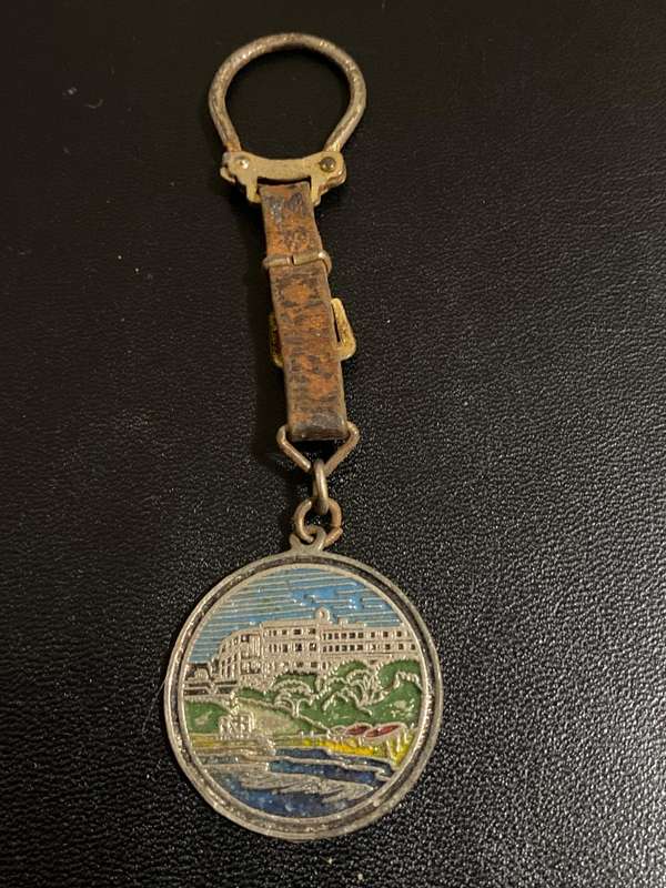 VINTAGE KEYRINGS X 4