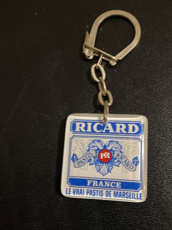 VINTAGE KEYRINGS X 4