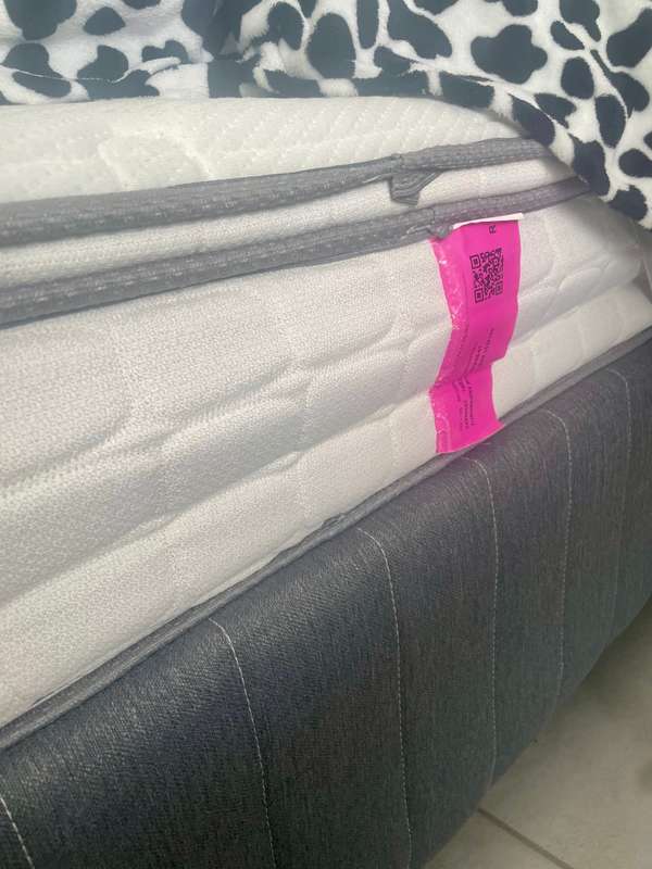 Beds Sealy Turnberry Posturepedic Medium Queen Mattress and Base Set Comes with Extra Headboard was listed for 6 500.00 on 22 Sep at 23 46 by Optima Collections in Port Elizabeth ID 625867193