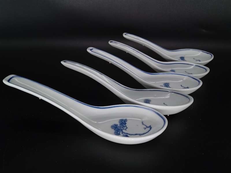Vintage! Set Of 5 Chinese Porcelain Ceramic Blue & White Flower Patterned Soup Spoons