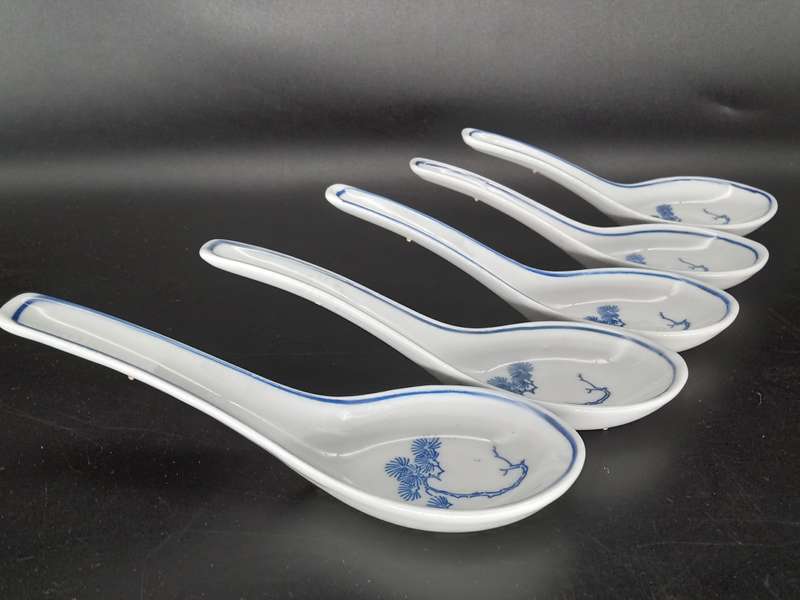 Vintage! Set Of 5 Chinese Porcelain Ceramic Blue & White Flower Patterned Soup Spoons