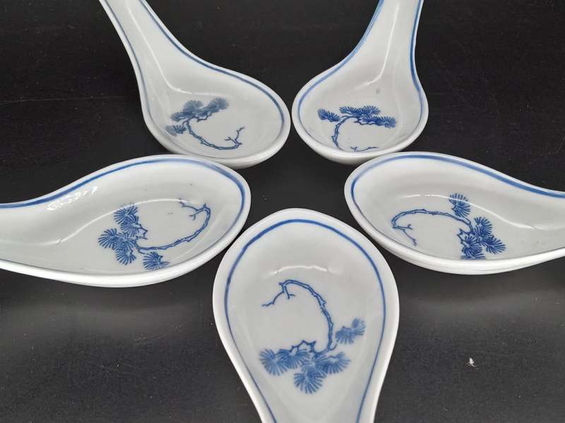 Vintage! Set Of 5 Chinese Porcelain Ceramic Blue & White Flower Patterned Soup Spoons