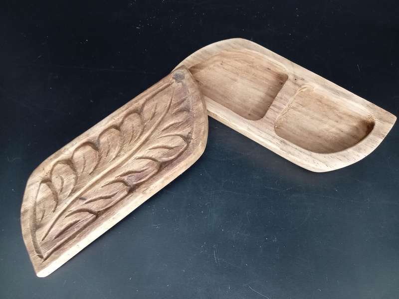 Vintage!  Wooden Hand Crafted Leaf Shaped Jewelry Box