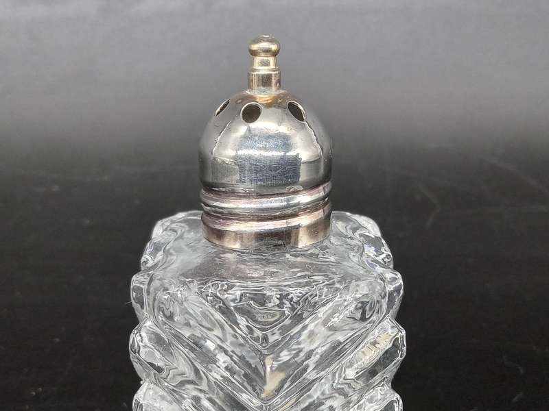 Vintage! Japan - Boxed Patterned Glass 8 Piece Salt And Pepper Shakers